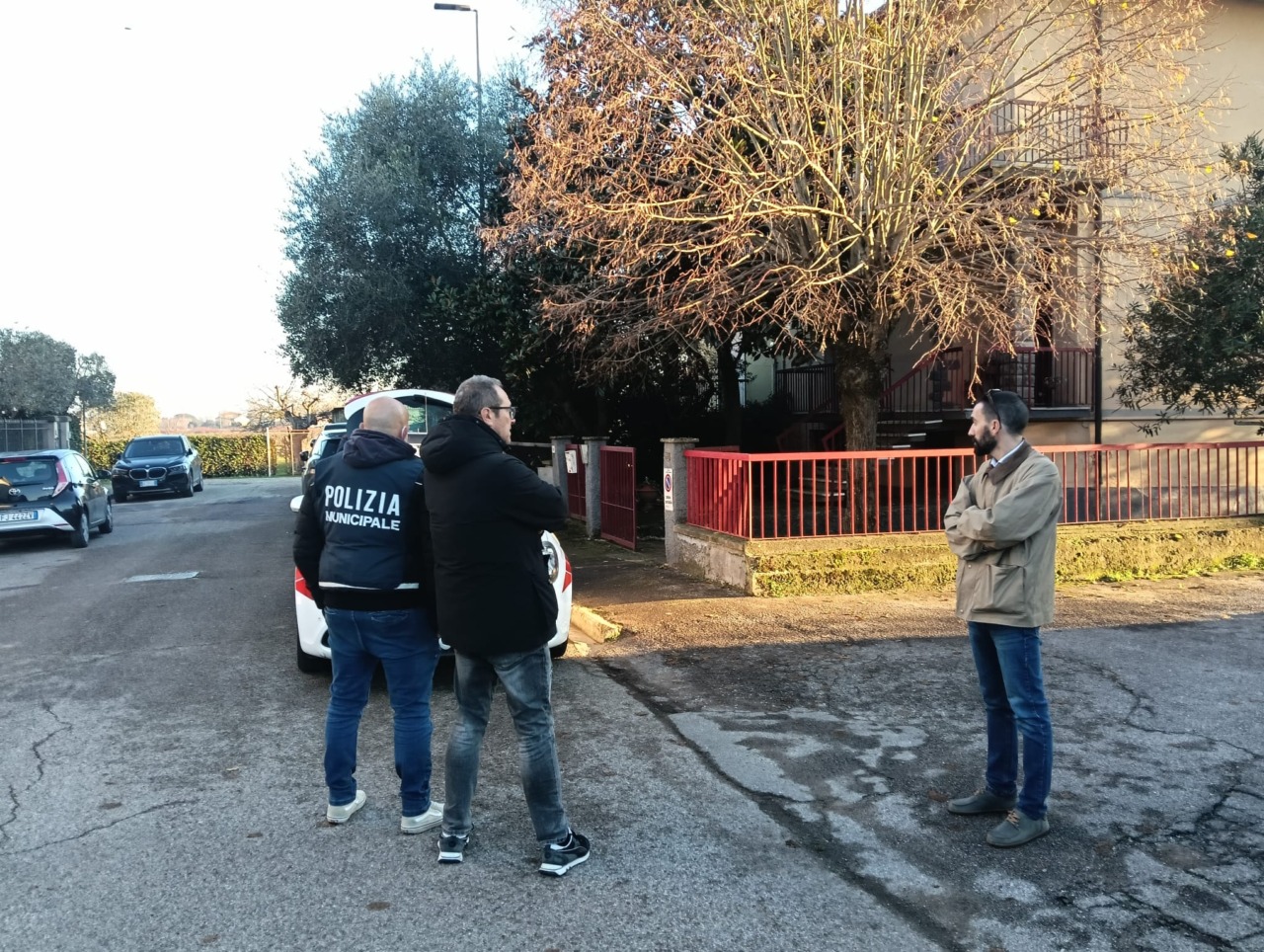 Cadavere nel baule, la procura indaga madre e fratelli per omissione di soccorso