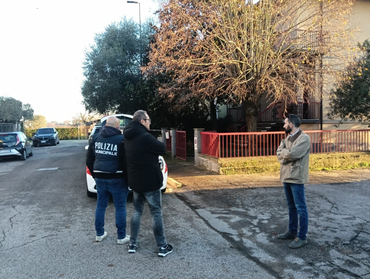 Cadavere nel baule, nella casa degli orrori trovati decine di migliaia di euro
