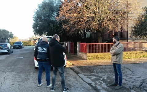 Cadavere nel baule, nella casa degli orrori trovati decine di migliaia di euro