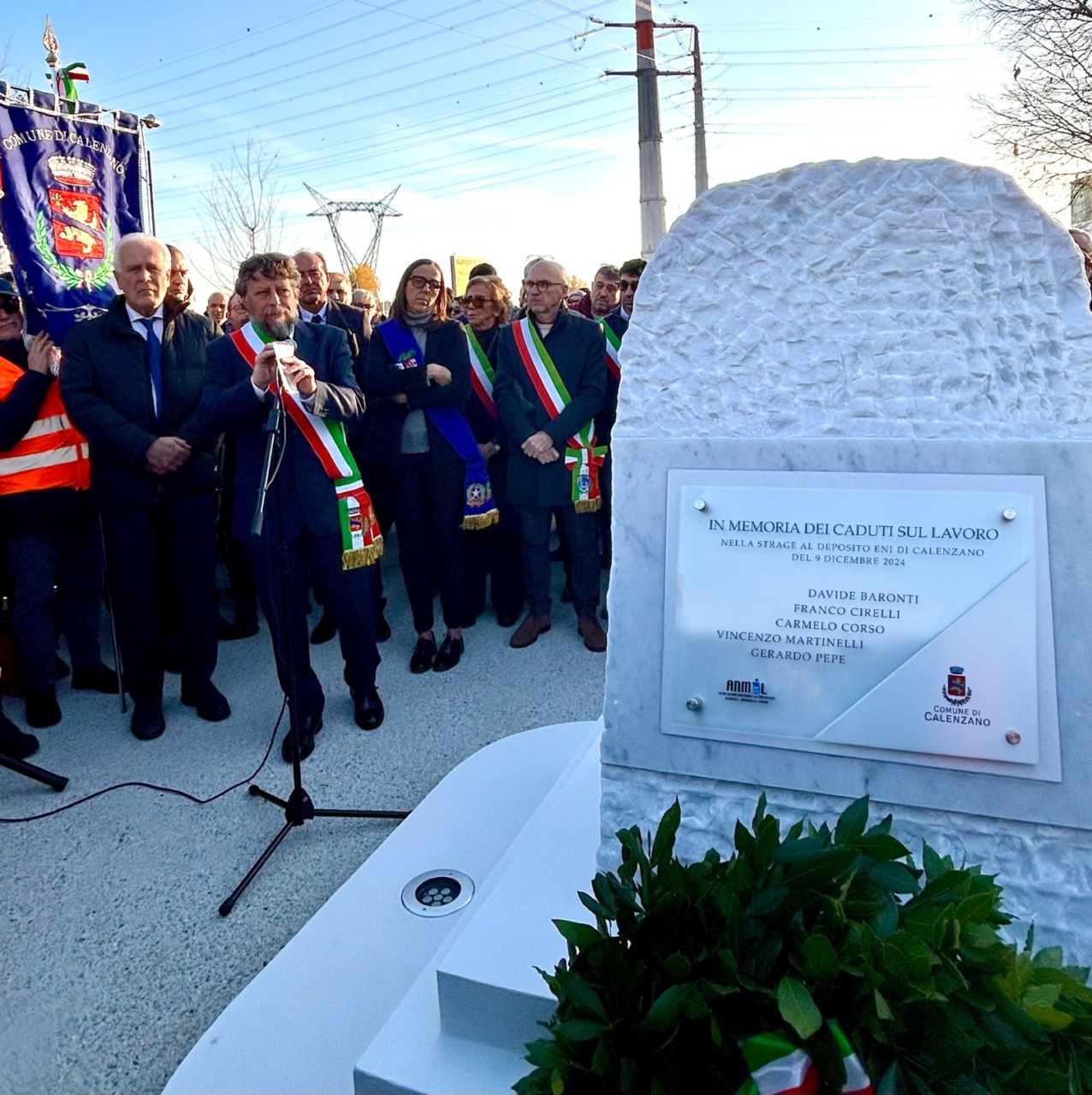 Calenzano inaugura il memoriale per le vittime della strage al deposito Eni: un anno dopo, la memoria diventa impegno