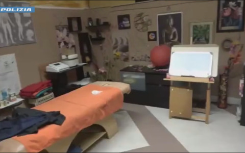 Abusa delle pazienti, finto medico agli arresti domiciliari