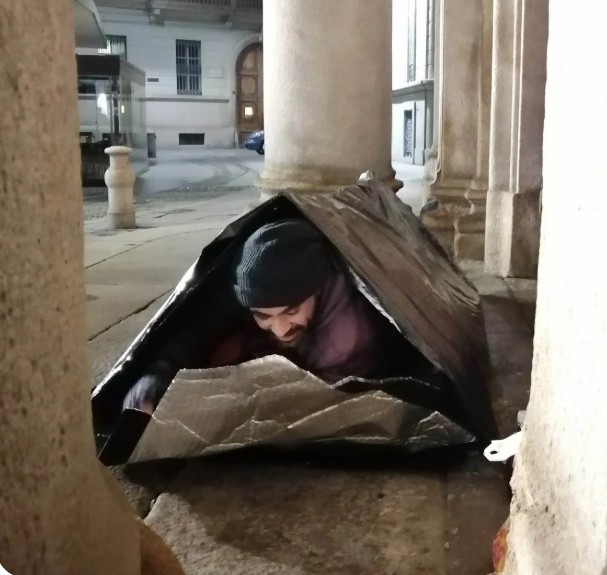 Capsule antigelo per i clochard: l’idea inglese sbarca in Toscana