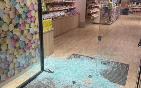 Preso il ladro seriale che spaccava le vetrine dei negozi