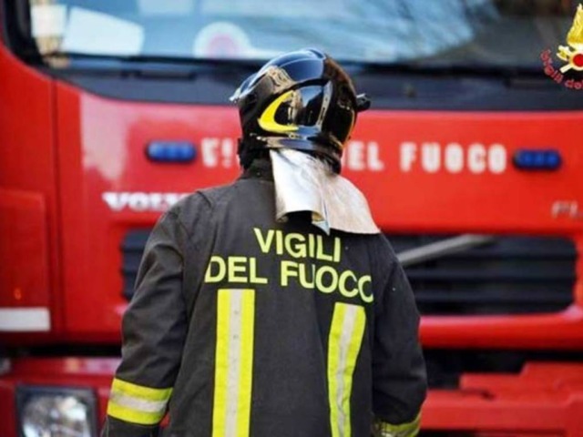 Incendio di un furgone a Castiglione della Pescaia: intervento dei Vigili del Fuoco