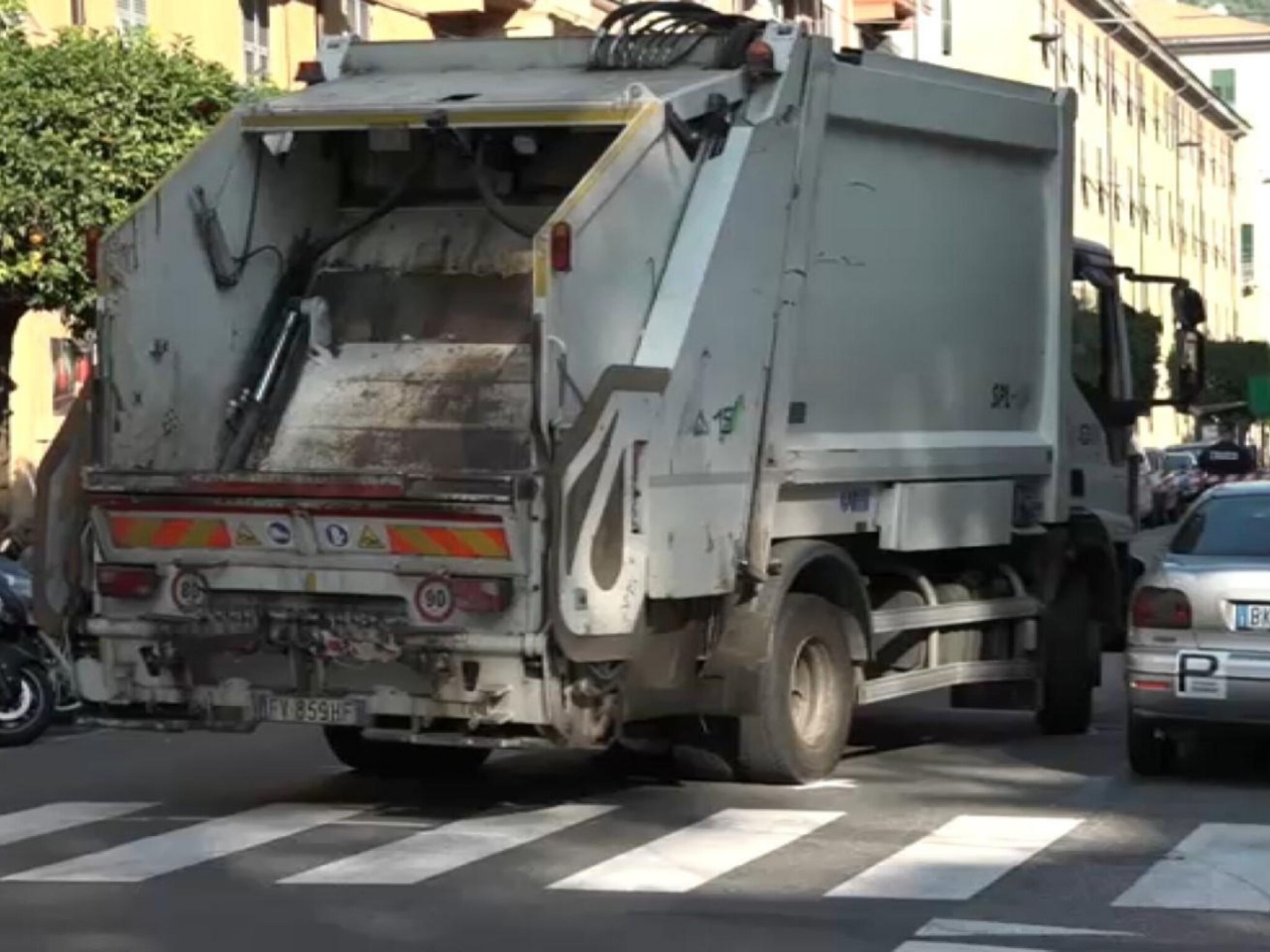 78enne travolta sulle strisce a Pietrasanta: è gravissima