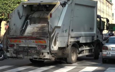 78enne travolta sulle strisce a Pietrasanta: è gravissima