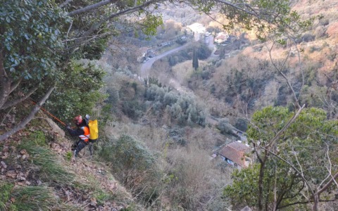 Firenze, frana sulla via Faentina: senso unico in località San Bartolo