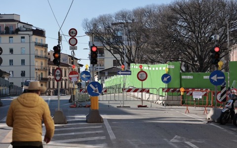 Ponte al Pino, da stasera scattano i lavori. Traffico deviato e treni sospesi