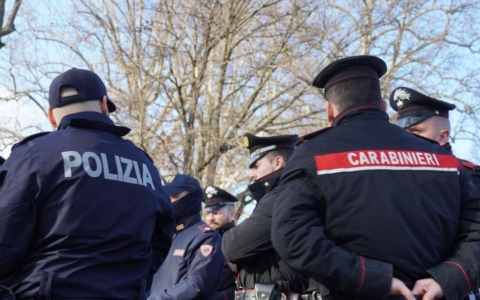 Firenze, accoltellato alla schiena al parco delle Cascine: paura nella notte