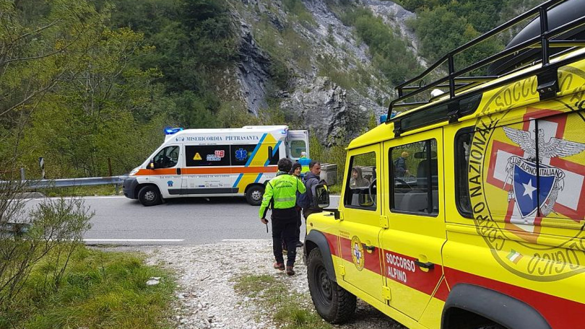 Cade da un sentiero sulle Alpi Apuane, muore escursionista - Italia 7