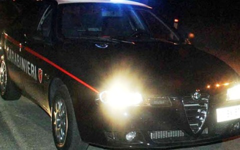 Molestata mentre si trova in auto col figlio di tre mesi