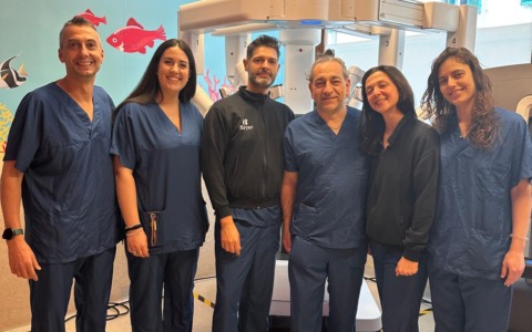 Record al Meyer: rimosso tumore alla lingua con un robot su una 17enne. È il primo caso in Italia