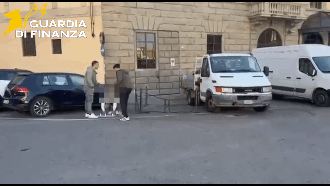 Gioco delle tre carte, foglio di via per due truffatatori