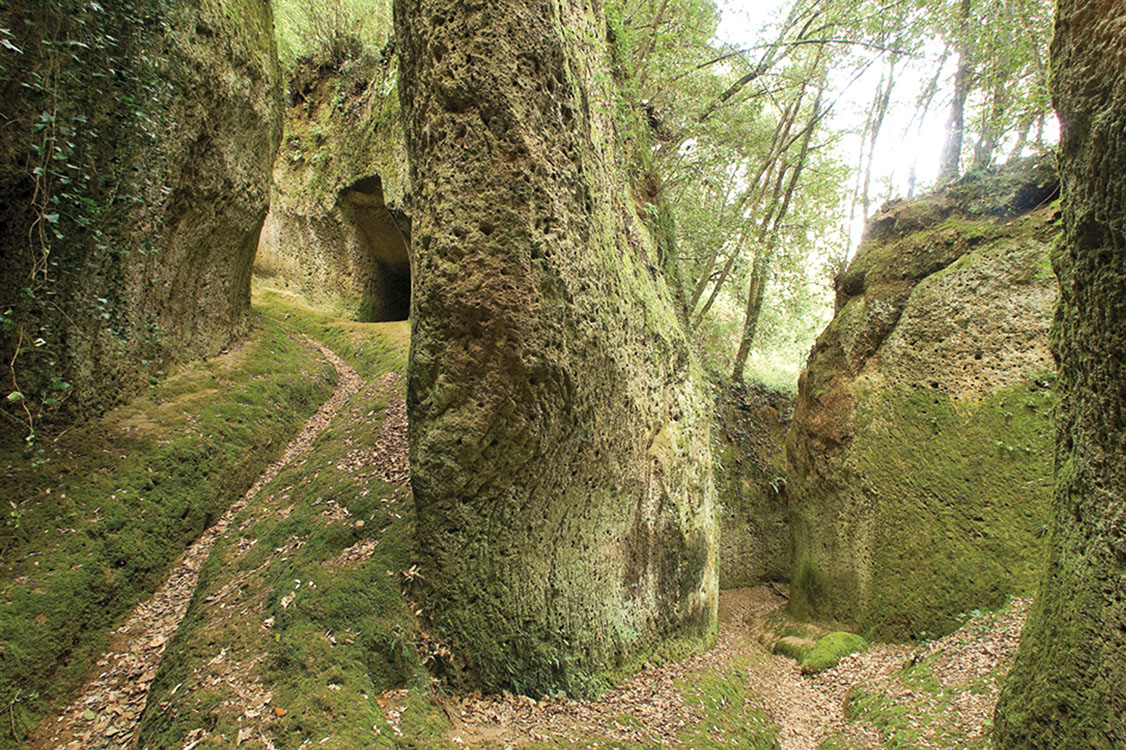 Scoperta straordinaria a Sorano: riaffiora una struttura termale dell’età Neolitica