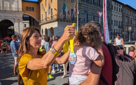 Carnevale diffuso nei quartieri per la città della Torre Pendente