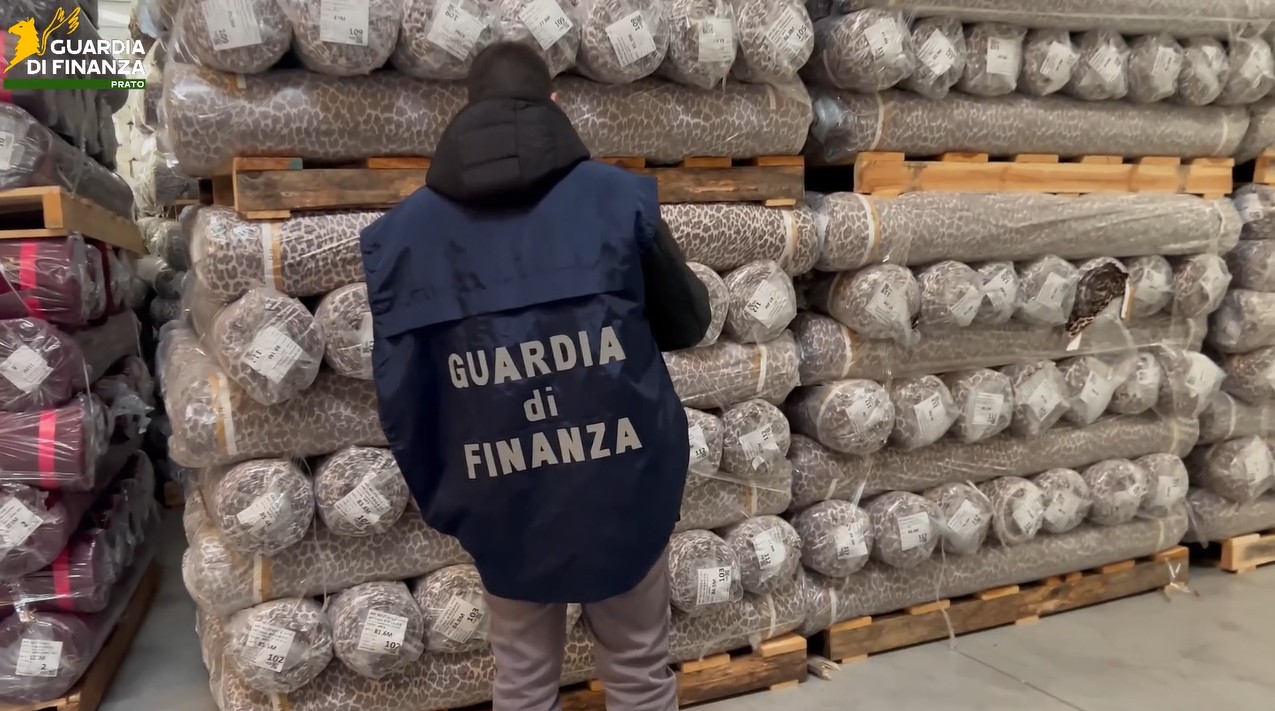 Contrabbando di tessuti dalla Cina: sequestrata merce per 10 milioni di euro