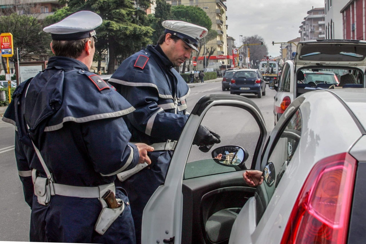 Auto rubata ad associazione di volontariato, all’interno il bottino di diversi furti