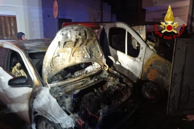 Notte di fuoco in provincia di Lucca