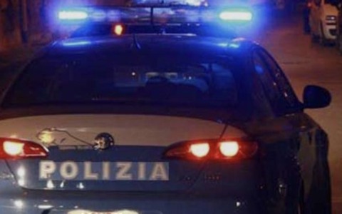 Rapina al bar di Pontelungo a Pistoia: uomo minaccia baristi con un’arma da taglio