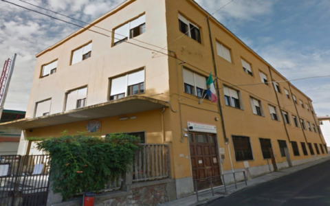 Allarme all’Istituto Einaudi, spray al peperoncino causa intossicazione: studenti evacuati e due in ospedale