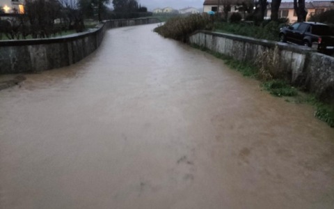 Maltempo in Toscana, piogge intense e fiumi sotto osservazione. Prorogata allerta gialla