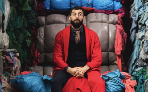 Genesi del Rigenero arriva a Firenze: lo spettacolo sui cenciaioli al Teatro Puccini