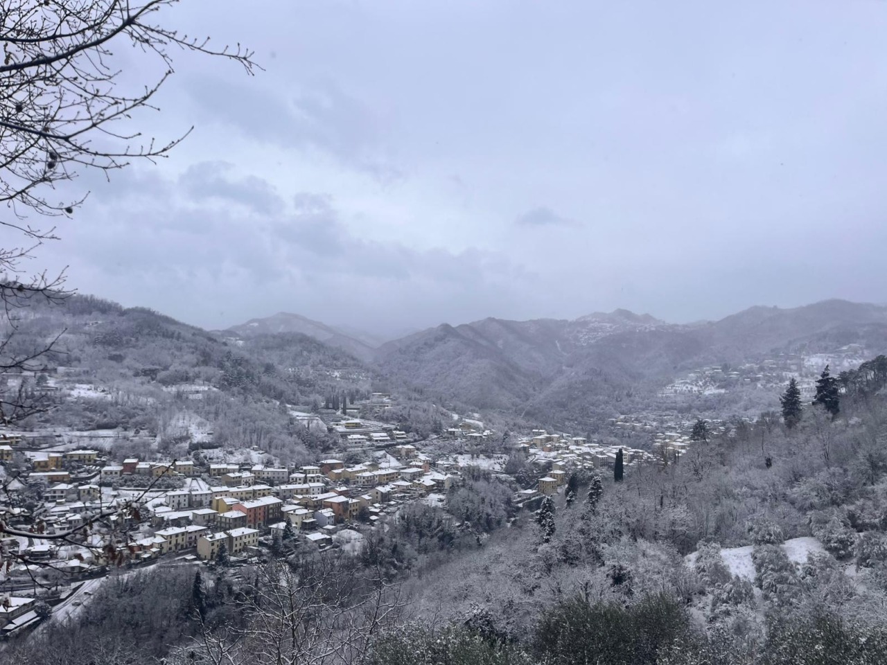 70 quintali di sale su 120 chilometri di strade, i tre giorni intesi di Vernio