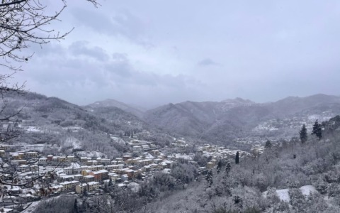 70 quintali di sale su 120 chilometri di strade, i tre giorni intesi di Vernio