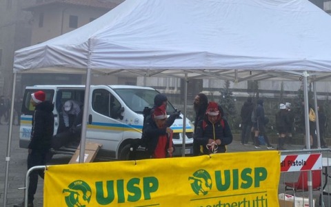 La consegna delle divise invernali ai giudici Uisp Podismo di Pistoia