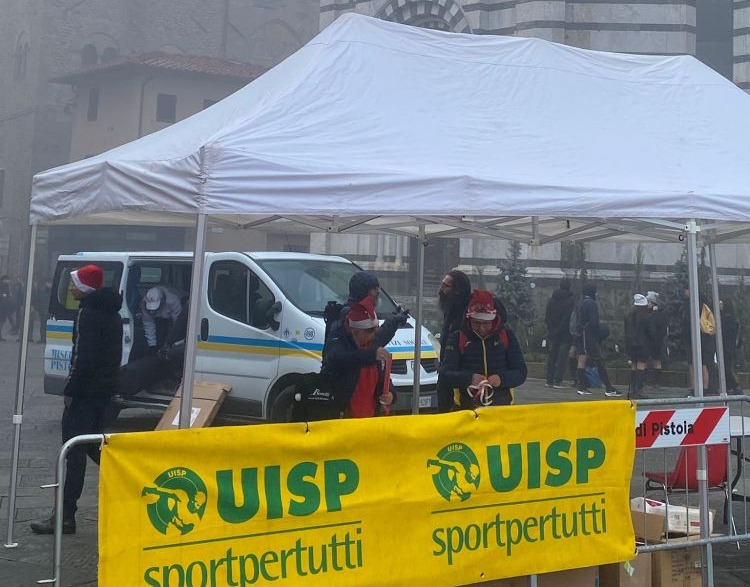 La consegna delle divise invernali ai giudici Uisp Podismo di Pistoia