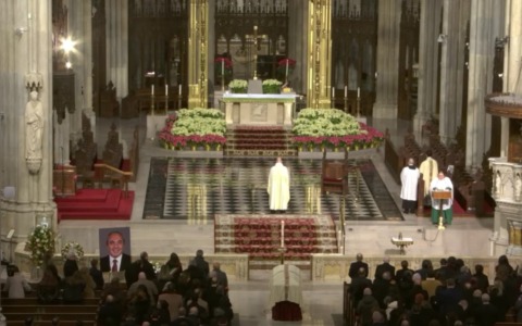 Funerale di Rocco Commisso, il figlio: “Ha investito nel futuro della Fiorentina, amava Firenze”