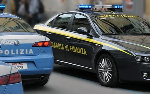 Rapina con la pistola in un supermercato a Carrara