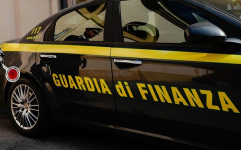 Notte ad alta tensione, agenti della Gdf aggrediti a Pisa