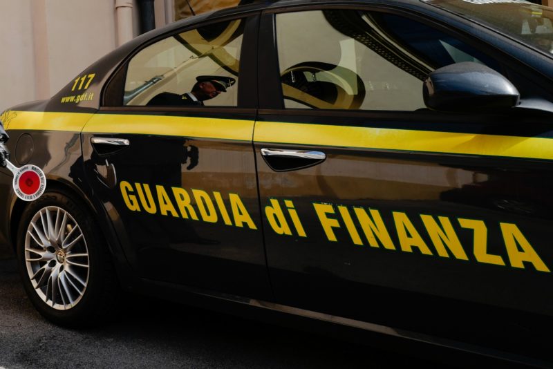 Notte ad alta tensione, agenti della Gdf aggrediti a Pisa