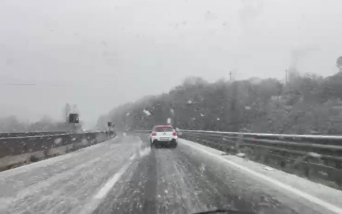 La neve costringe a chiudere la E45