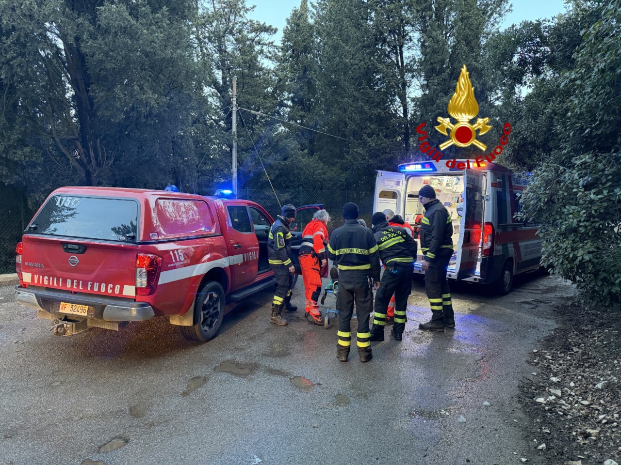 Isolato dalla neve, soccorso dai Vigili del fuoco e poi ricoverato