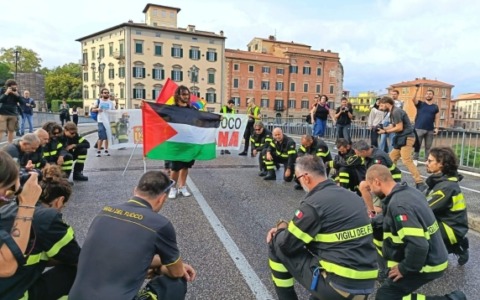 Usb, contestazioni disciplinari a Vvf in ginocchio per Gaza