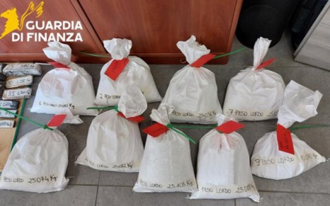 Arezzo, maxi frode nel commercio dell’argento