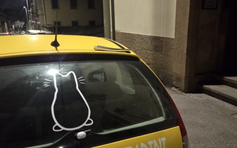“Vandalizzata l’auto solidale”, la denuncia del Comitato Cittadini per Firenze