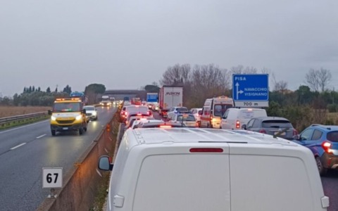 Fi-Pi-Li, incidente all’uscita Empoli est: auto ribaltata e 27enne ferita