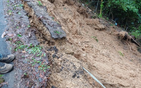 Maltempo, prorogata l’allerta gialla: allagamenti a Viareggio e frane a Camaiore