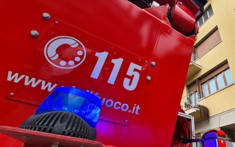 Cadono calcinacci da un palazzo a Viareggio, nessun ferito