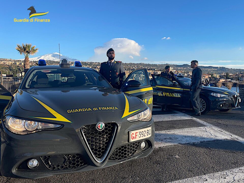 Guardia di Finanza denuncia escort per evasione fiscale