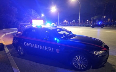 Mistero a Licciana Nardi, uomo di 55 anni trovato morto sul balcone