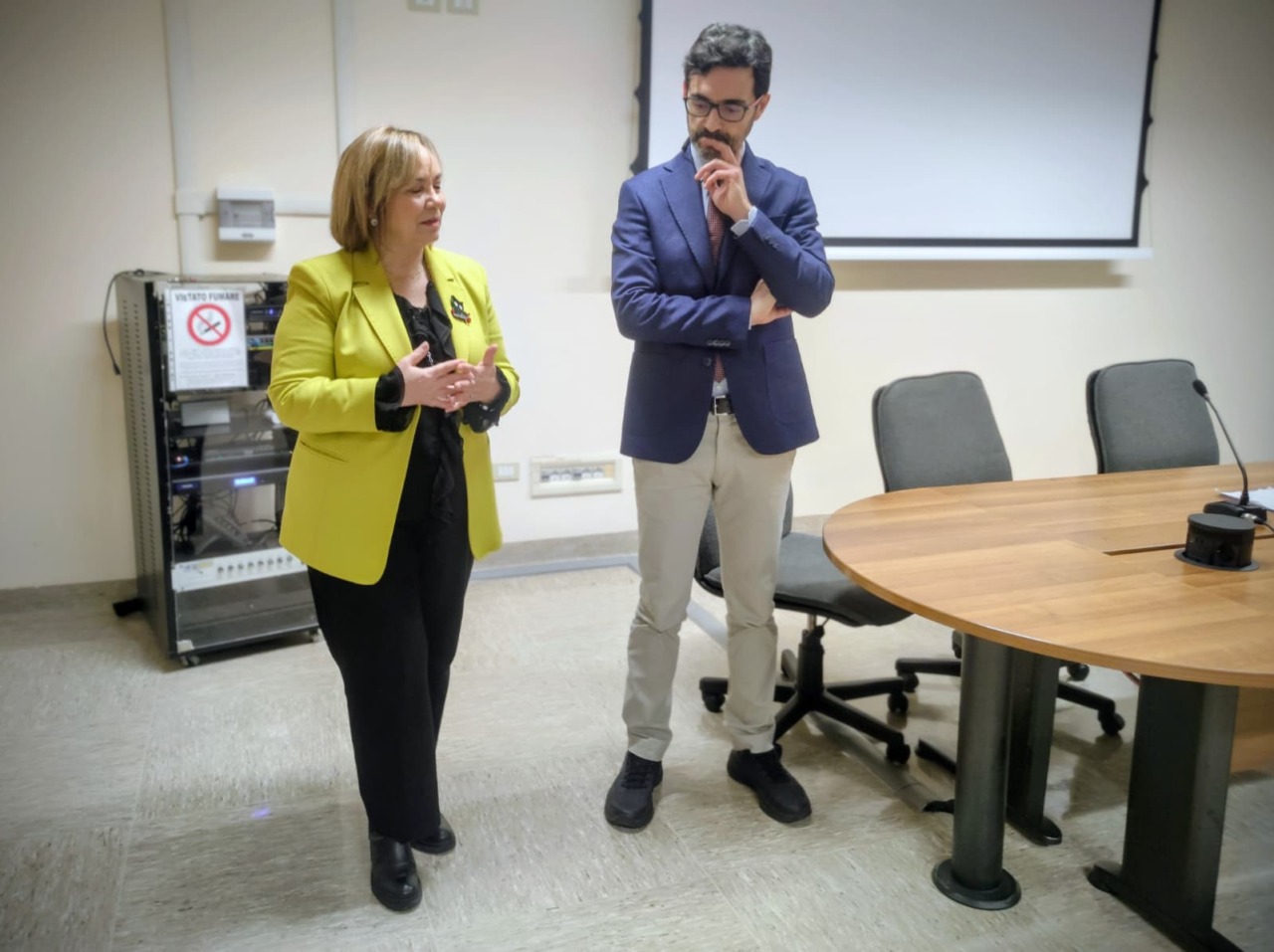 Due poltrone per prelievi ed un ecografo portatile in dono all’ospedale di Campostaggia