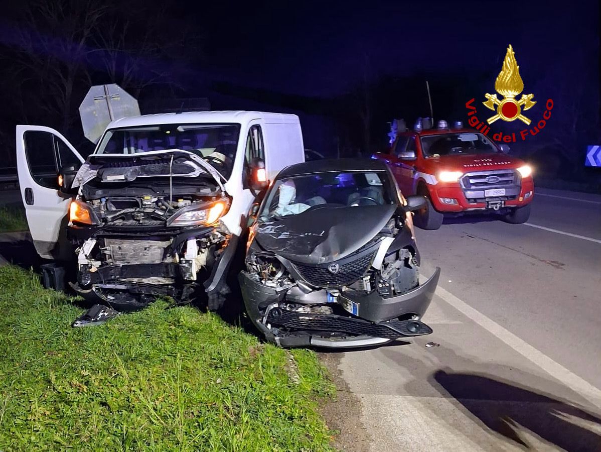 Scontro tra un’auto ed un furgone