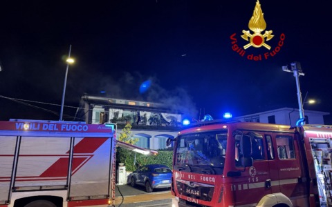 Incendio a Fucecchio (Firenze), un uomo salvato dai Vigili del Fuoco