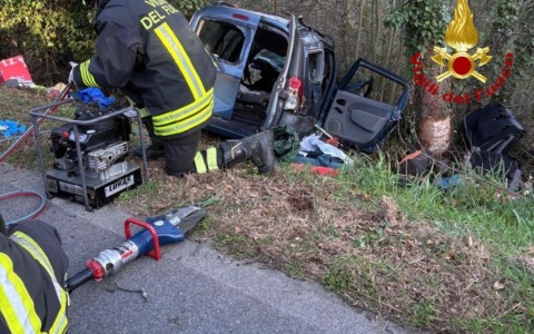 Auto fuori strada a Scansano, ricoverato l’autista