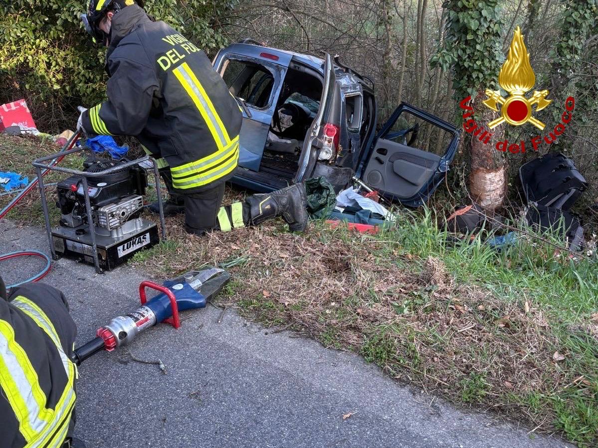 Auto fuori strada a Scansano, ricoverato l’autista