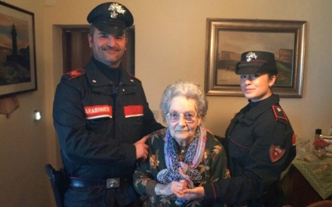 Minore si finge Carabiniere per derubare un’anziana, arrestato dopo il colpo